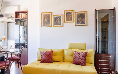 Corso 109: Furniture, Interior Design, Flooring, Couch, Floor, Wall, Room, Wood, Living Room, Lighting