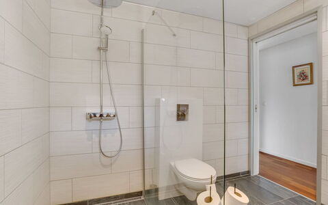 Floria - 500M from the Sea: Flooring, Wall, Floor, Interior Design, Plumbing Fixture, Bathroom, Ceiling, Tile, Toilet, Plumbing