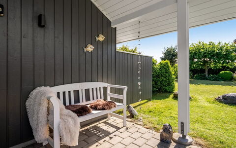Kristanna - 1.2Km from the Sea: Wood, Flooring, Floor, Plank, Hardwood, Shade, Wood Stain, Garden, Wood Flooring, Backyard
