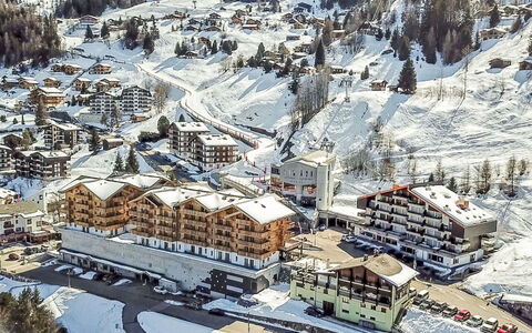 Accommodation:&nbsp;T-Resort 9000.7