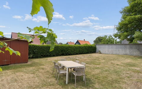 Toivo - 300M from the Sea: Land Lot, Garden, Lawn, Backyard, Shade, Yard, Landscaping, Cottage, Farmhouse, Estate