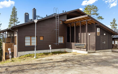 Karhunvartijan Tupa A4: Wood, Siding, House, Cottage, Home, Architecture, Roof, Slope, Porch, Log Cabin