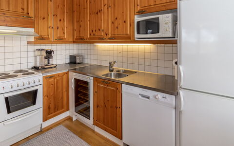 Karhunvartijan Tupa A4: Kitchen, Kitchen Appliance, Major Appliance, Flooring, Countertop, Wood, Cabinetry, Interior Design, Floor, Sink