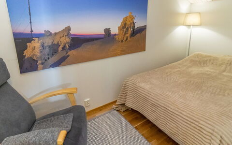 Karhunvartijan Tupa A4: Wall, Floor, Flooring, Interior Design, Wood, Furniture, Bedroom, Bed, Room, Bed Sheet
