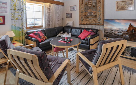 Teerenpesue D 27: Furniture, Interior Design, Flooring, Wood, Floor, Ceiling, Room, Couch, Living Room, Table