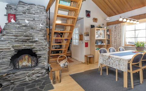 Teerenpesue D 27: Wood, Furniture, Interior Design, Home, Ceiling, Cottage, Room, Living Room, Chair, Hardwood