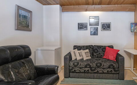 Teerenpesue D 27: Furniture, Couch, Interior Design, Flooring, Floor, Wood, Room, Ceiling, Living Room, Picture Frame