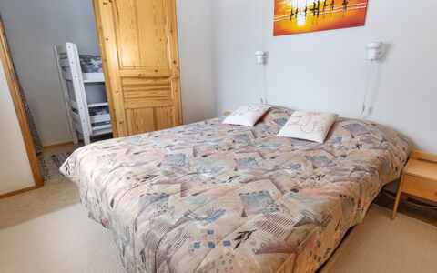 Teerenpesue D 27: Bed, Furniture, Bedding, Bedroom, Interior Design, Bed Sheet, Floor, Wall, Wood, Flooring