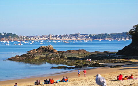 Le Clémenceau: Water, Body Of Water, Beach, Coast, Sea, Coastal And Oceanic Landforms, Summer, Shore, Horizon, Recreation
