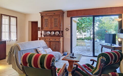 Arceau 3: Furniture, Outdoor Furniture, Chair, Garden, Wood Stain, Lawn, Hardwood, Shade, Backyard