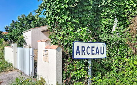 Arceau 3: Furniture, Outdoor Furniture, Chair, Garden, Wood Stain, Lawn, Hardwood, Shade, Backyard