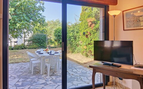 Arceau 3: Furniture, Outdoor Furniture, Chair, Garden, Wood Stain, Lawn, Hardwood, Shade, Backyard