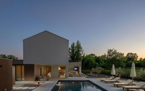 Eora: Furniture, Outdoor Furniture, Chair, Garden, Wood Stain, Lawn, Hardwood, Shade, Backyard