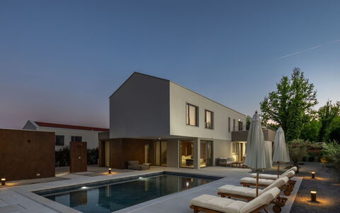 Eora: Furniture, Outdoor Furniture, Chair, Garden, Wood Stain, Lawn, Hardwood, Shade, Backyard