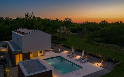 Arda: Furniture, Outdoor Furniture, Chair, Garden, Wood Stain, Lawn, Hardwood, Shade, Backyard