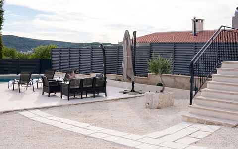 Lili: Furniture, Outdoor Furniture, Chair, Garden, Wood Stain, Lawn, Hardwood, Shade, Backyard