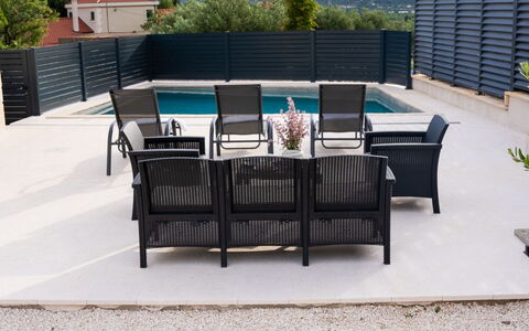 Lili: Furniture, Outdoor Furniture, Chair, Garden, Wood Stain, Lawn, Hardwood, Shade, Backyard