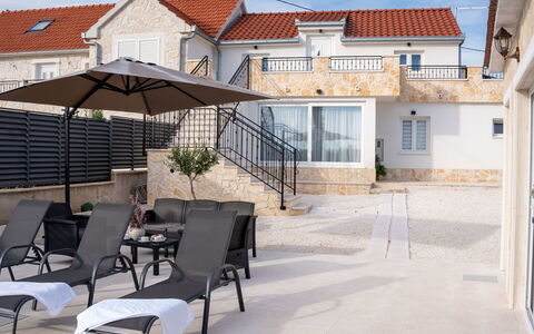 Lili: Furniture, Outdoor Furniture, Chair, Garden, Wood Stain, Lawn, Hardwood, Shade, Backyard