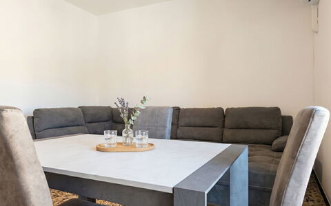 Da.do: Furniture, Outdoor Furniture, Chair, Garden, Wood Stain, Lawn, Hardwood, Shade, Backyard