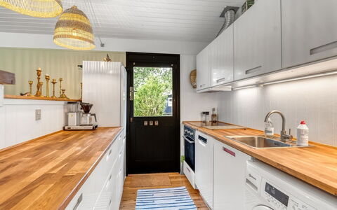 Siggi - 400M from the Sea: Flooring, Interior Design, Wood, Countertop, Kitchen, Floor, Ceiling, Kitchen Appliance, Major Appliance, Furniture