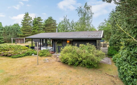 Siggi - 400M from the Sea: Shrub, House, Roof, Home, Cottage, Land Lot, Groundcover, Garden, Farmhouse