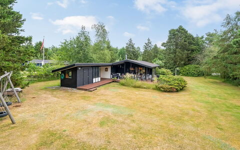 Siggi - 400M from the Sea: Estate, Shade, Driveway, Farmhouse
