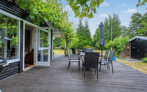 Birge - 600M from the Sea: Wood, Wood Flooring, Porch, Hardwood, Deck, Furniture, Plank, Outdoor Furniture, Shade, Wood Stain