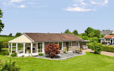 Snioulf - 800M from the Sea: Grass, Roof, House, Shrub, Home, Cottage, Garden, Land Lot, Lawn