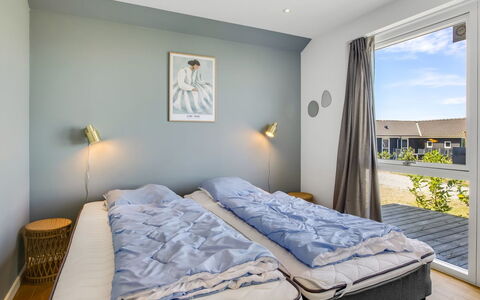 Andriette - 50M from the Sea: Bedroom, Bed, Floor, Bed Sheet, Bedding, Home, Linens, Bed Frame, Ceiling, Daylighting