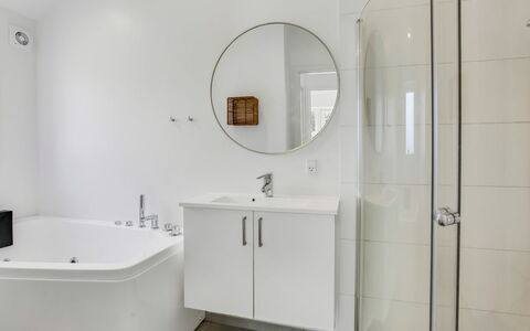 Andriette - 50M from the Sea: Plumbing Fixture, Interior Design, Bathroom, Flooring, Floor, Tap, Sink, Ceiling, Bathroom Sink, Plumbing