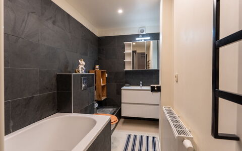 Villa Stil Genot with Terrace: Flooring, Wall, Plumbing Fixture, Floor, Interior Design, Bathroom, Bathroom Cabinet, Tap, Sink, Ceiling