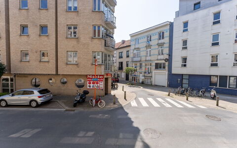 Villa Stil Genot with Terrace: Building, Window, Urban Area, Town, City, Neighbourhood, Street, Apartment, Asphalt, Urban Design