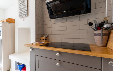 Villa Stil Genot with Terrace: Kitchen, Wall, Countertop, Cabinetry, Flooring, Kitchen Appliance, Interior Design, Wood, Furniture, Major Appliance
