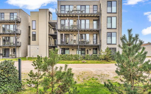 Krosse Krabbe: Residential Area, Apartment, Estate, Resort, Mansion, Balcony, Villa, Swimming Pool