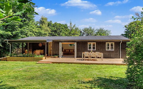 Fulla - 150M from the Sea: Wood, Cottage, House, Shrub, Door, Home, Roof, Garden, Porch