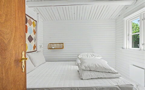 Fulla - 150M from the Sea: Wall, Interior Design, Wood, Ceiling, Flooring, Floor, Bedroom, Room, Bed, Bedding