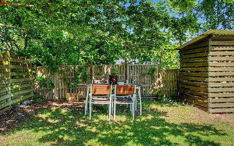 Fulla - 150M from the Sea: Wood, Garden, Backyard, Shade, Lawn, Outdoor Furniture, Yard, Fence, Hardwood, Home Fencing