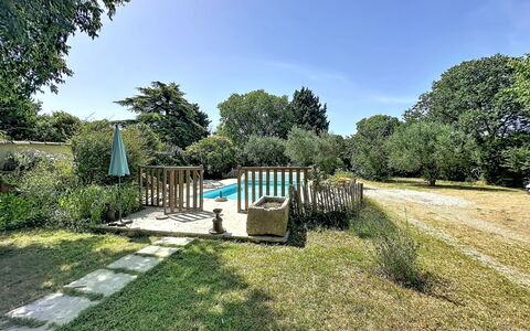 Villa Piscine - Aigues-Vives: Residential Area, Apartment, Estate, Resort, Mansion, Balcony, Villa, Swimming Pool