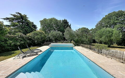 Villa Piscine - Aigues-Vives: Residential Area, Apartment, Estate, Resort, Mansion, Balcony, Villa, Swimming Pool