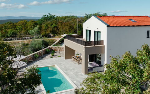 Delight: Residential Area, Apartment, Estate, Resort, Mansion, Balcony, Villa, Swimming Pool