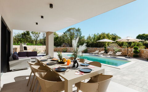 Delight: Residential Area, Apartment, Estate, Resort, Mansion, Balcony, Villa, Swimming Pool