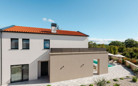 Delight: Residential Area, Apartment, Estate, Resort, Mansion, Balcony, Villa, Swimming Pool