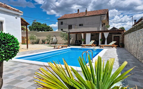 Denis: Residential Area, Apartment, Estate, Resort, Mansion, Balcony, Villa, Swimming Pool