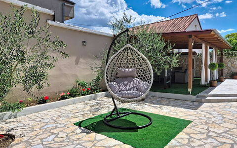 Denis: Residential Area, Apartment, Estate, Resort, Mansion, Balcony, Villa, Swimming Pool