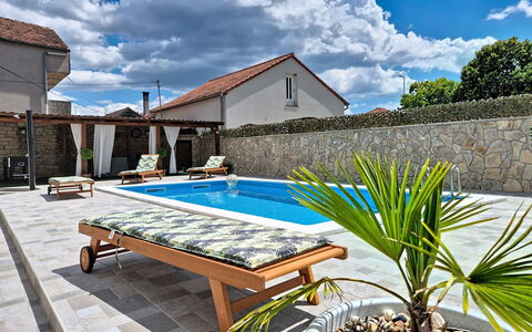 Denis: Residential Area, Apartment, Estate, Resort, Mansion, Balcony, Villa, Swimming Pool