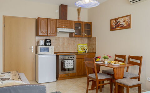 Patti 2: Residential Area, Apartment, Estate, Resort, Mansion, Balcony, Villa, Swimming Pool