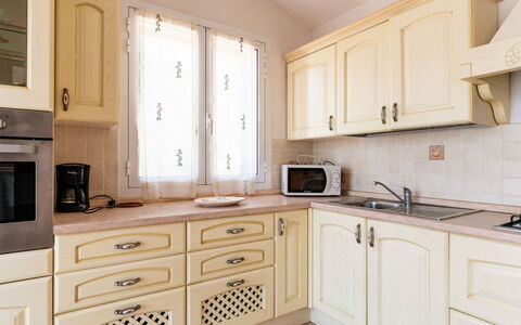 Orto di Silvia: Cabinetry, Kitchen, Countertop, Wood, Furniture, Interior Design, Flooring, Home, Kitchen Appliance, Drawer