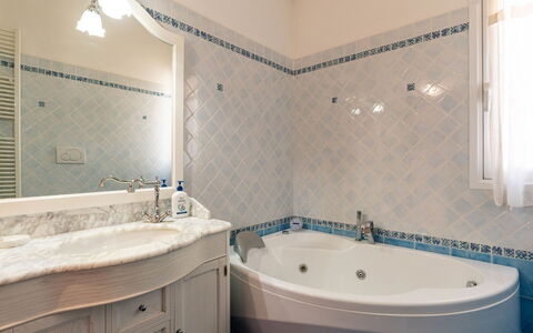 Orto di Silvia: Bathroom, Plumbing Fixture, Bathtub, Flooring, Interior Design, Tap, Floor, Sink, Plumbing, Bathroom Sink