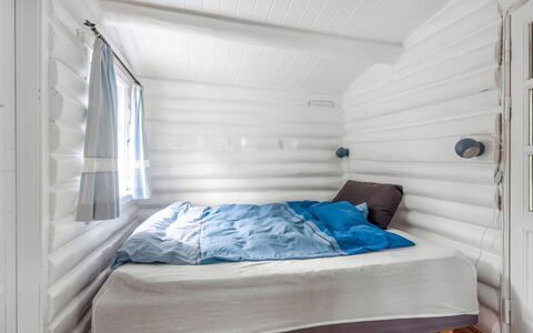 Armund - 50M from the Sea: Ceiling, Room, Linens, Bedroom, Bedding, Hardwood, Bed Sheet, Bed, Design, Plank