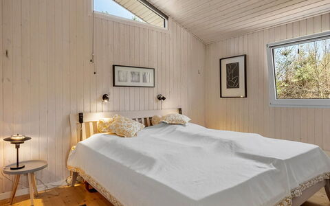 Ulfsten - 2Km from the Sea: Wood, Interior Design, Flooring, Bedroom, Ceiling, Floor, Bed, Room, Furniture, Bed Sheet